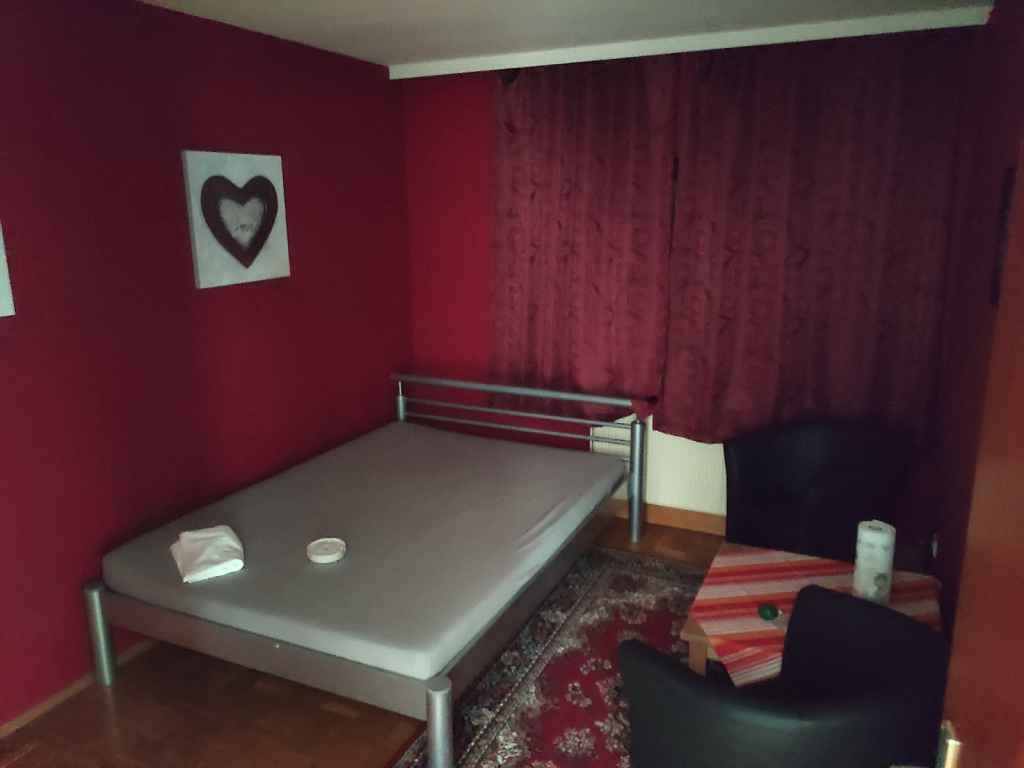 Zimmer Mieten - Aktion - Grtais Wohnmöglichkeiten - Gratis WiFi - Gratis Kondome -->